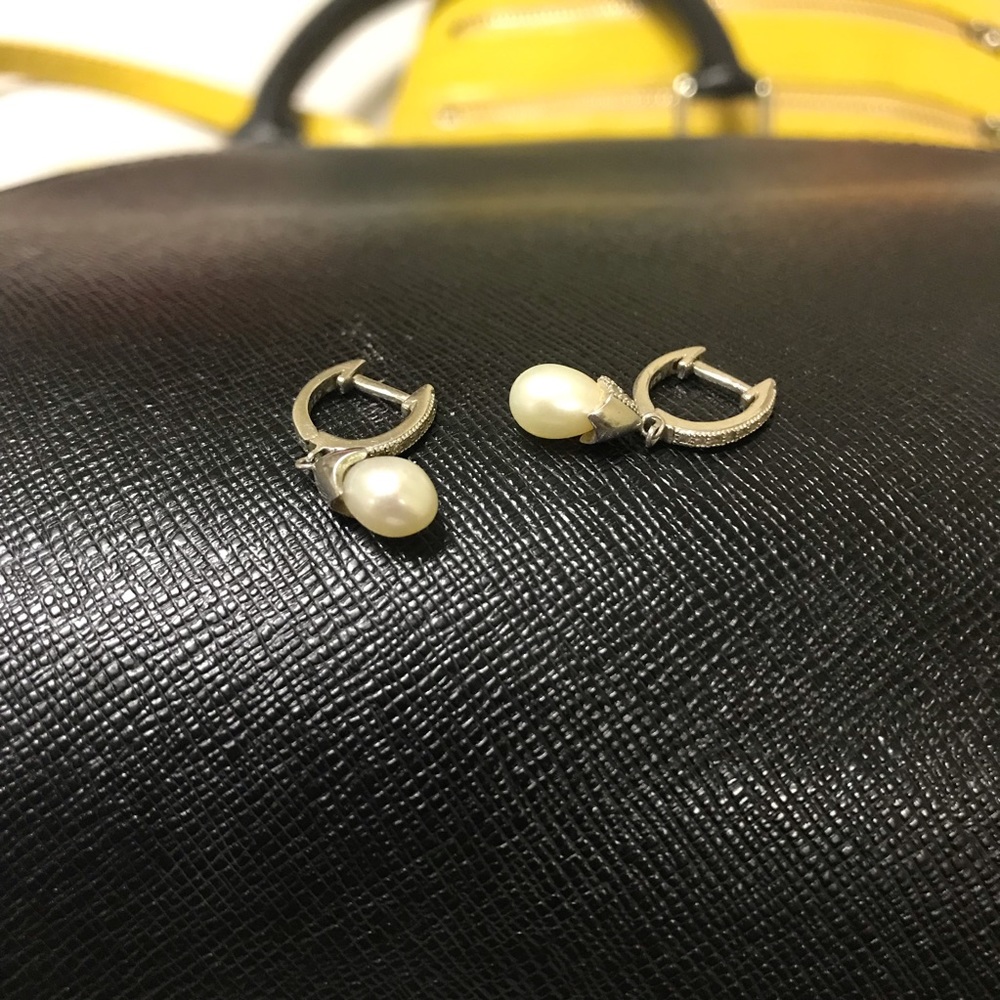 Sterling silver pearl earrings